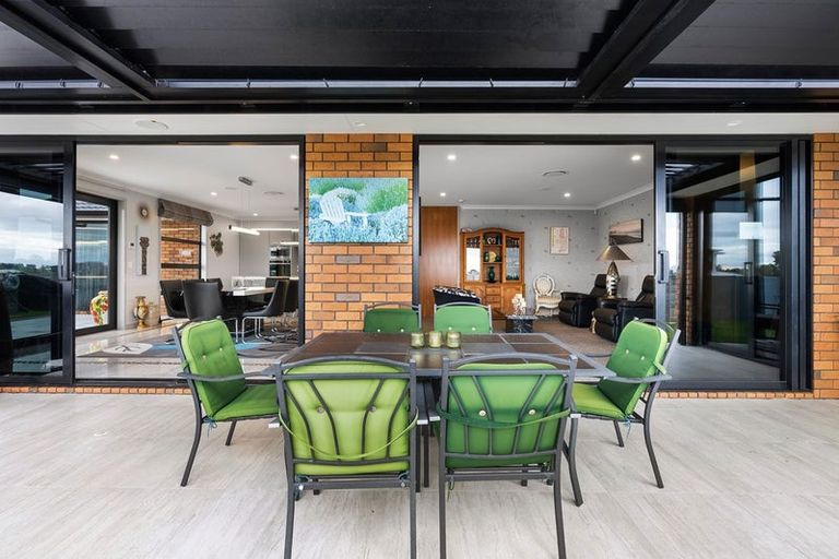 Photo of property in 18 Manurau Crescent, Merrilands, New Plymouth, 4312