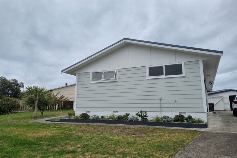Photo of property in 4 Simcox Street, Otaki Beach, Otaki, 5512