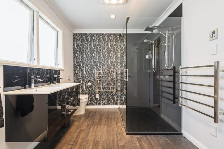 Photo of property in 1 Wigan Place, Hokowhitu, Palmerston North, 4410