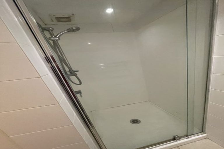 Photo of property in 11 Kathleen Street, Totara Vale, Auckland, 0627