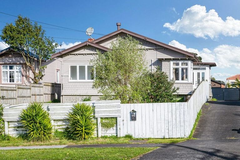 Photo of property in 118a Hutchinson Avenue, New Lynn, Auckland, 0600