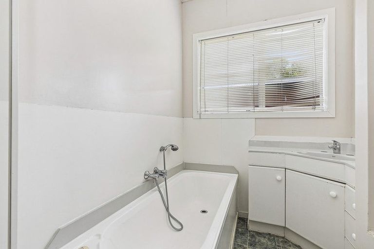 Photo of property in 52 Main Road, Titahi Bay, Porirua, 5022