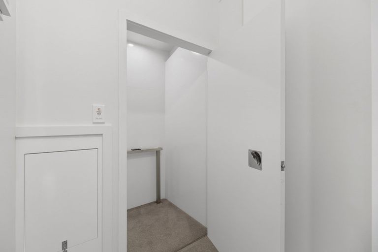 Photo of property in 96 Eliot Street, New Plymouth, 4310