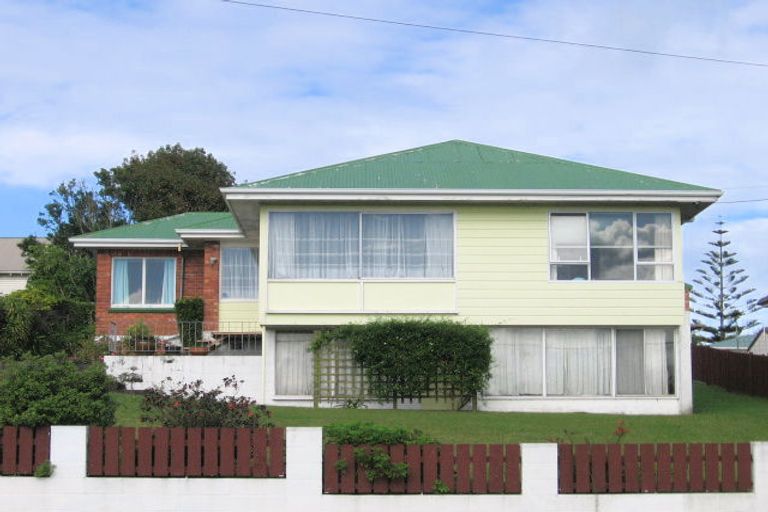 Photo of property in 6 Newington Road, Henderson, Auckland, 0612