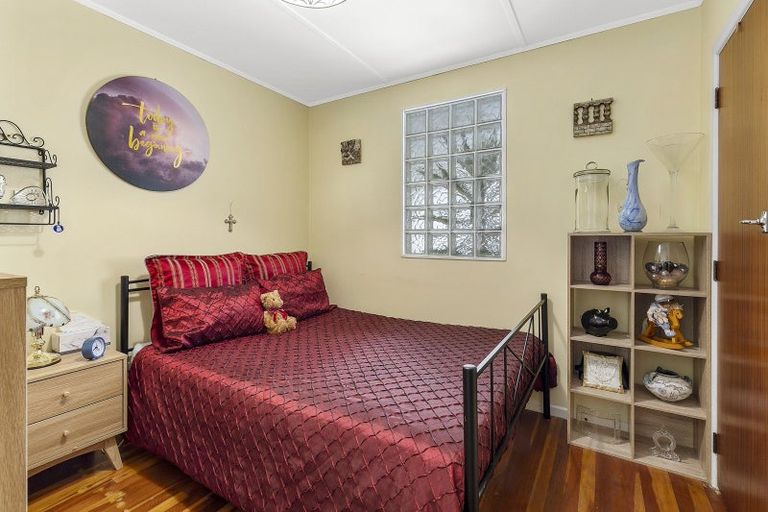 Photo of property in 5 Beverley Grove, Paparangi, Wellington, 6037