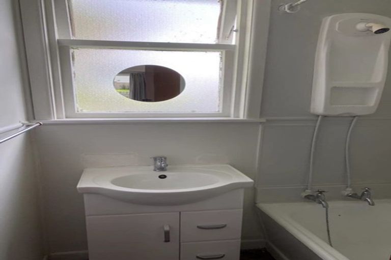 Photo of property in 81 Woodglen Road, Glen Eden, Auckland, 0602