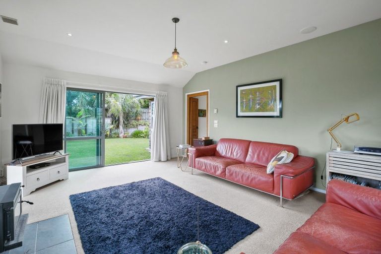 Photo of property in 5a Tui Grove, Oakura, 4314