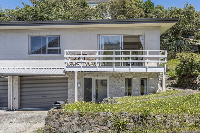 Photo of property in 1b Sandhurst Way, Crofton Downs, Wellington, 6035