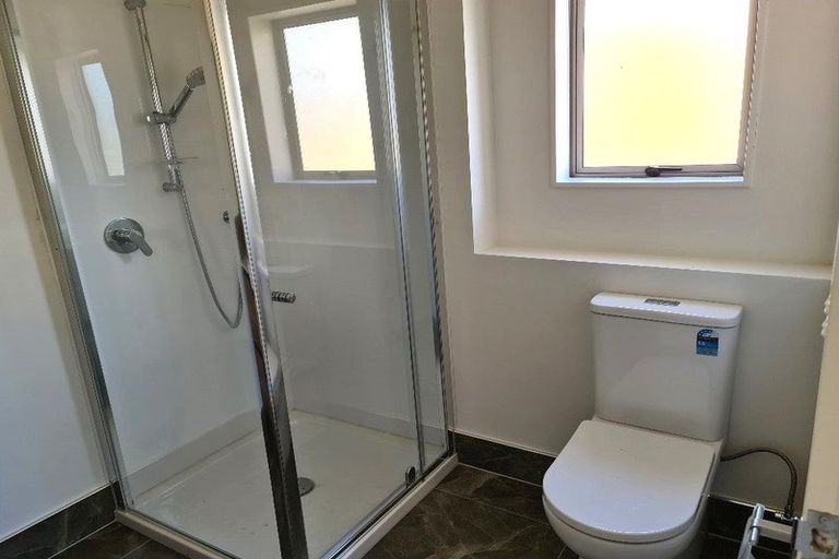 Photo of property in 17c Balmain Road, Birkenhead, Auckland, 0626