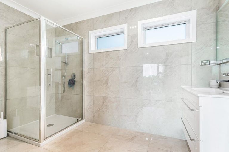 Photo of property in 2 Tauwaka Crescent, Riverhead, 0820