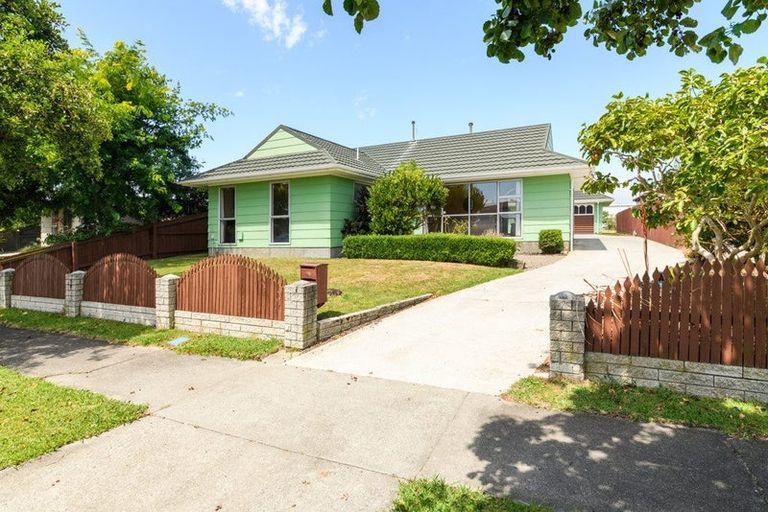 Photo of property in 46 Hillcrest Drive, Kelvin Grove, Palmerston North, 4414