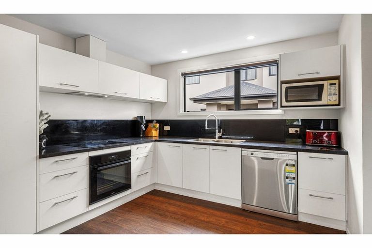 Photo of property in 135 Queenspark Drive, Parklands, Christchurch, 8083