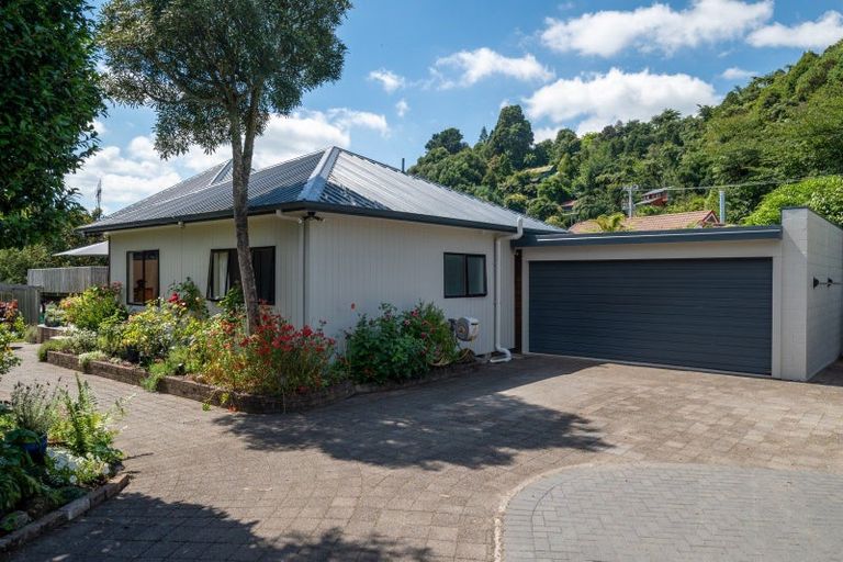Photo of property in 3 Millar Road, Lake Okareka, Rotorua, 3076