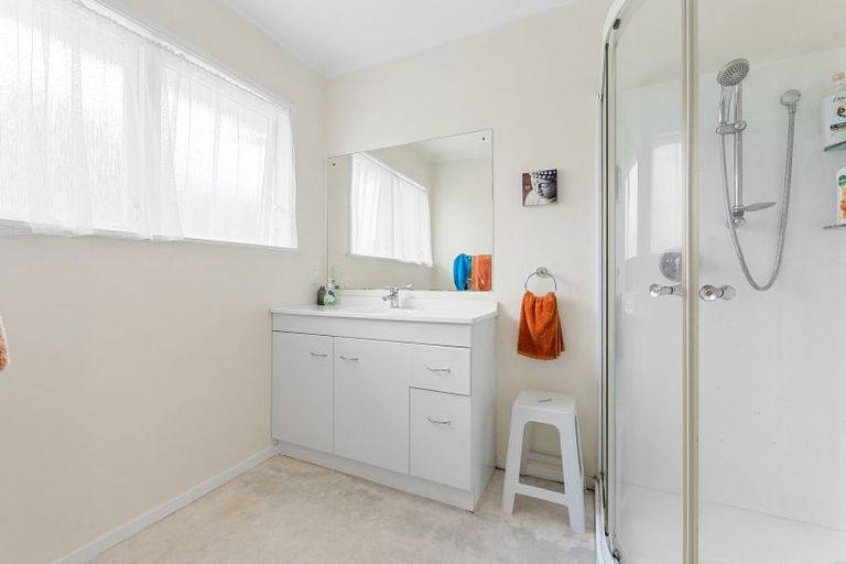 Photo of property in 2/5 Grove Road, Papakura, 2110