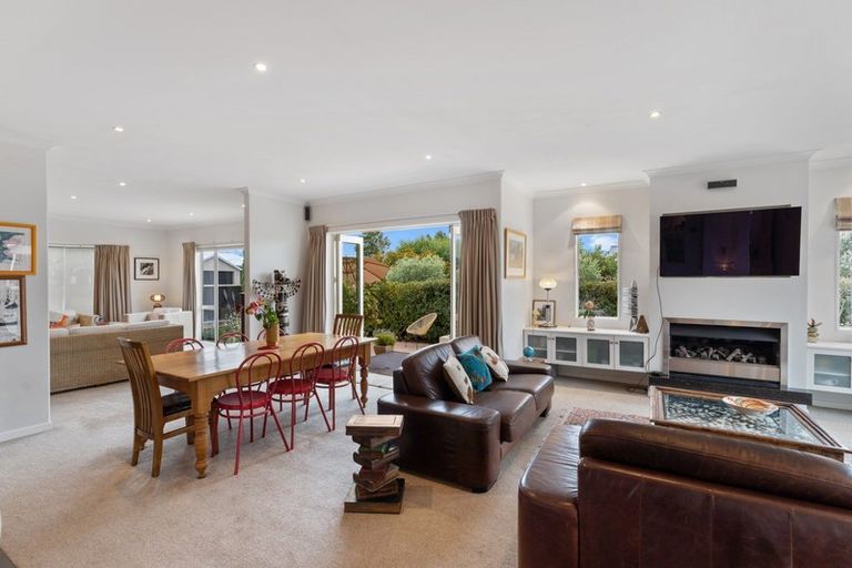 Photo of property in 12 Willowview Drive, Redwood, Christchurch, 8051