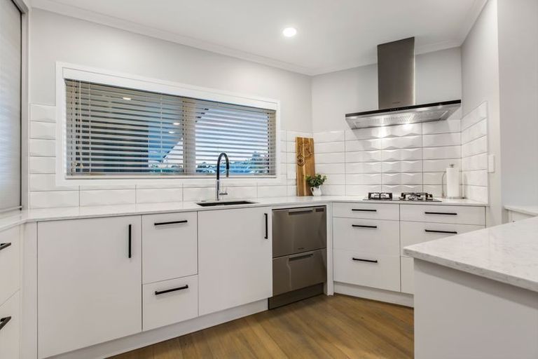 Photo of property in 76 Uxbridge Road, Cockle Bay, Auckland, 2014