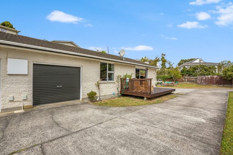 Photo of property in 8a Florio Terrace, Tawa, Wellington, 5028