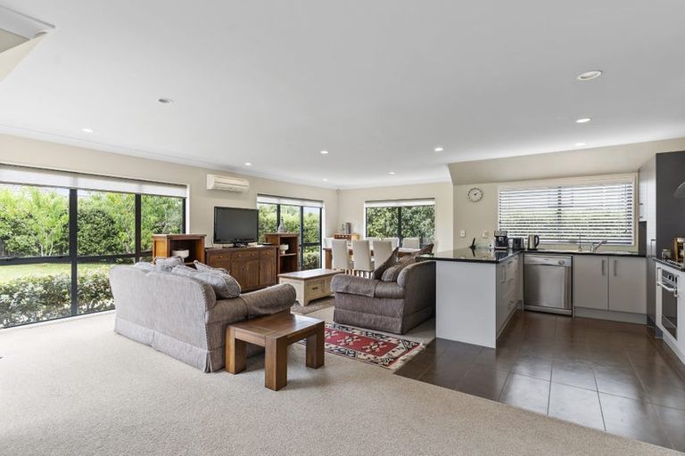 Photo of property in 28 Ina Ville Drive, Pukekohe, 2120