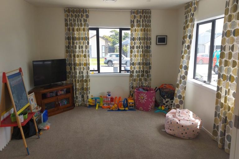 Photo of property in 14 Salisbury Crescent, Wallaceville, Upper Hutt, 5018