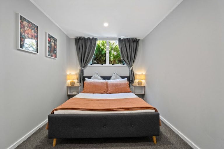 Photo of property in 2 Evergreen Place, Sunshine Bay, Queenstown, 9300