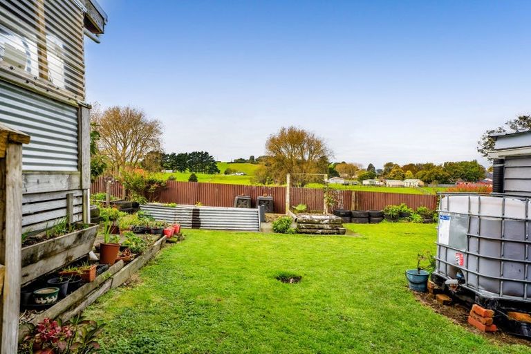 Photo of property in 18 Mills Street, Eltham, 4322