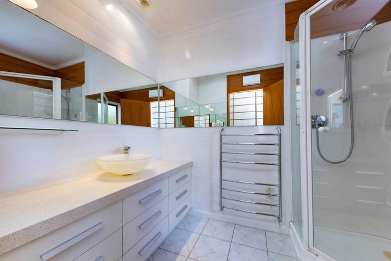 Photo of property in 237 Te Atatu Road, Te Atatu South, Auckland, 0610