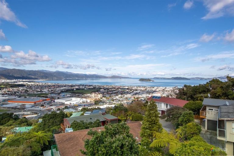 Photo of property in 96 Dowse Drive, Maungaraki, Lower Hutt, 5010
