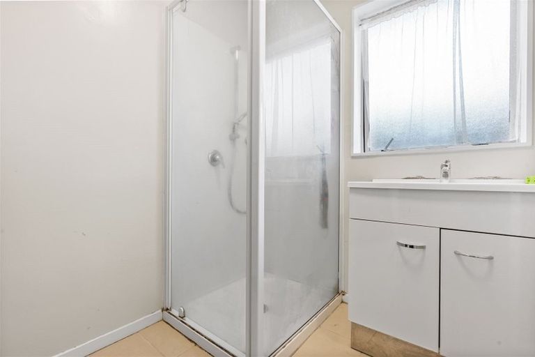 Photo of property in 127 Shifnal Drive, Randwick Park, Auckland, 2105