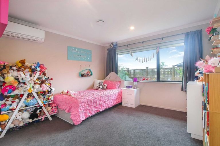 Photo of property in 35 Lough Bourne Drive, Pukekohe, 2120