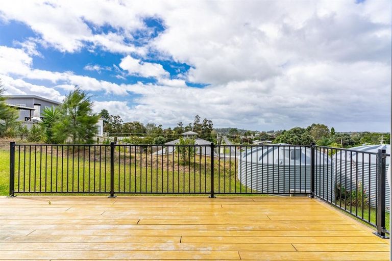 Photo of property in 10 Weka Street, Mangawhai, 0505