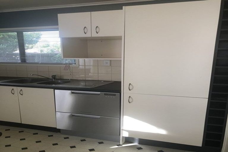 Photo of property in 2 Fairdale Avenue, Red Hill, Papakura, 2110