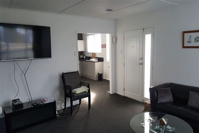 Photo of property in 4 Timaru Road, Waimate, 7924