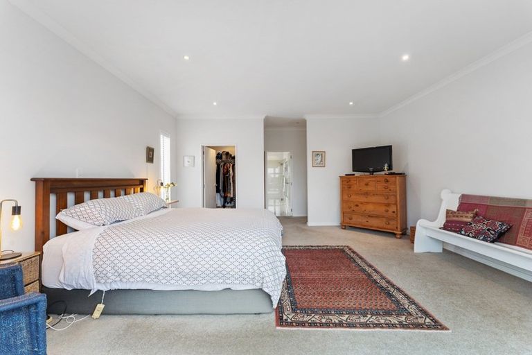 Photo of property in 12 Willowview Drive, Redwood, Christchurch, 8051