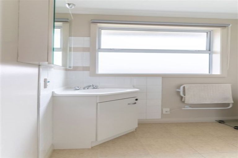 Photo of property in 16 Golfers Drive, Balclutha, 9230