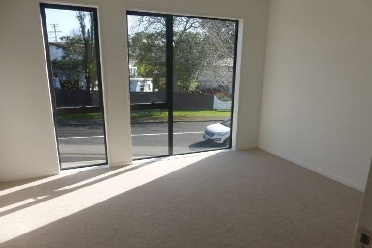 Photo of property in 1d Quincey Place, Massey, Auckland, 0614