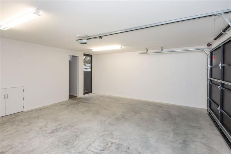 Photo of property in 2/3 Taylors Avenue, Bryndwr, Christchurch, 8052