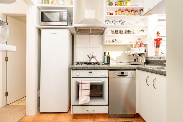 Photo of property in 99 Pirie Street, Mount Victoria, Wellington, 6011