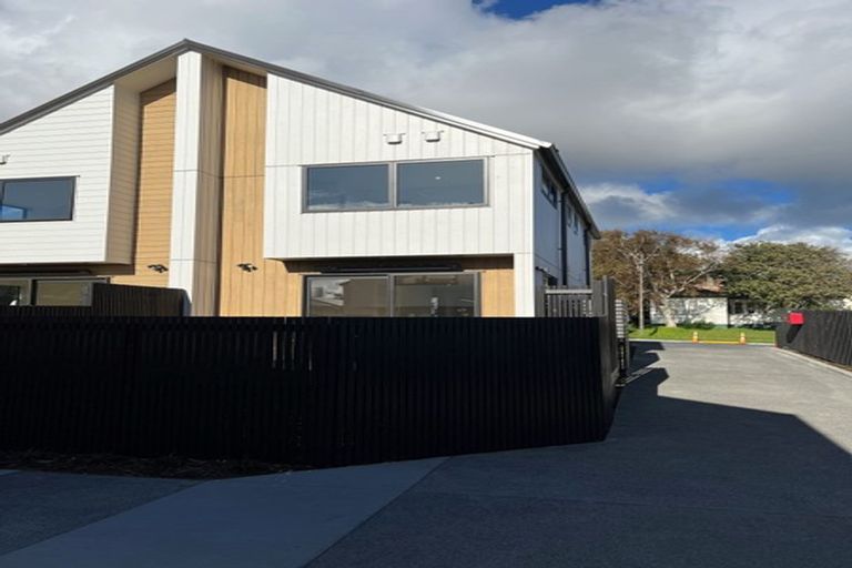 Photo of property in 11b Rangeview Road, Sunnyvale, Auckland, 0612