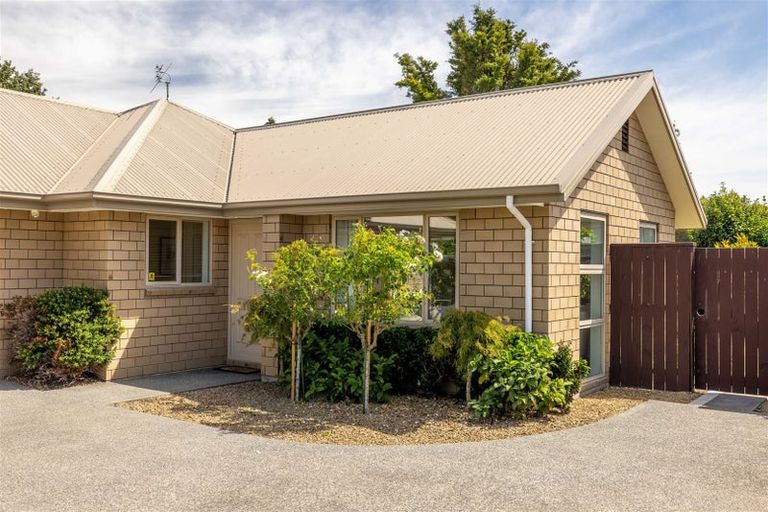 Photo of property in 6a Sunningvale Lane, Ilam, Christchurch, 8053