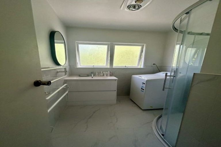 Photo of property in 1/58 Matipo Road, Mairangi Bay, Auckland, 0630