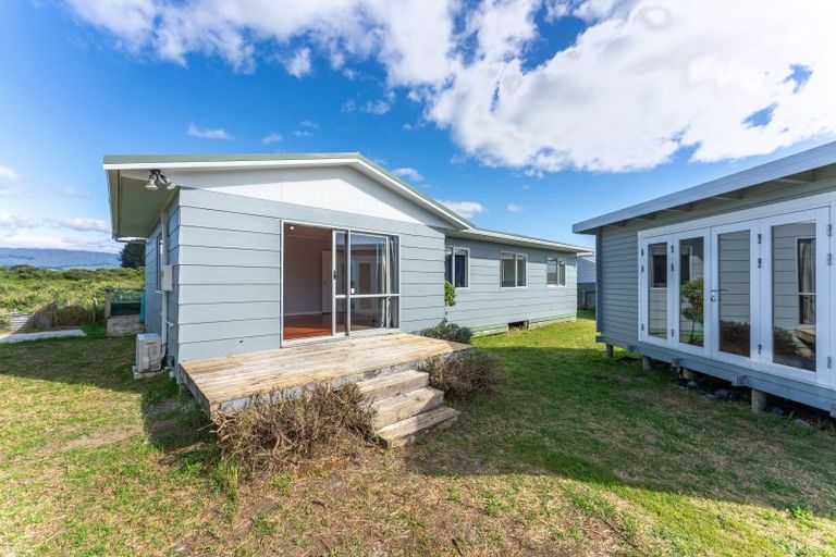 Photo of property in 13 Simcox Street, Otaki Beach, Otaki, 5512