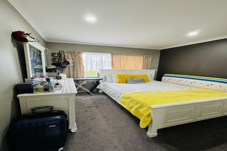 Photo of property in 2/17 Queen Street, Papakura, 2110