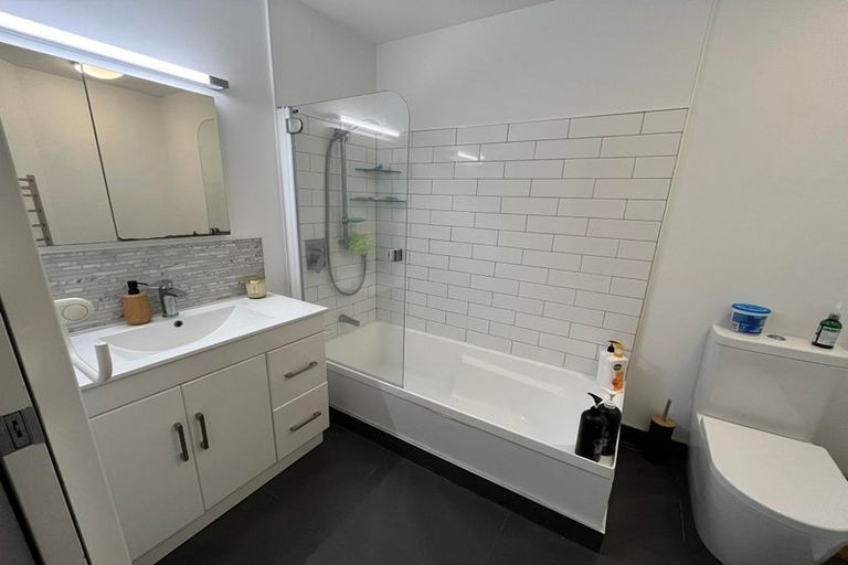 Photo of property in Luxford Villas, 115/72 Herald Street, Berhampore, Wellington, 6023