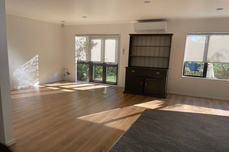 Photo of property in 3/2 Sunnydale Place, Oteha, Auckland, 0632