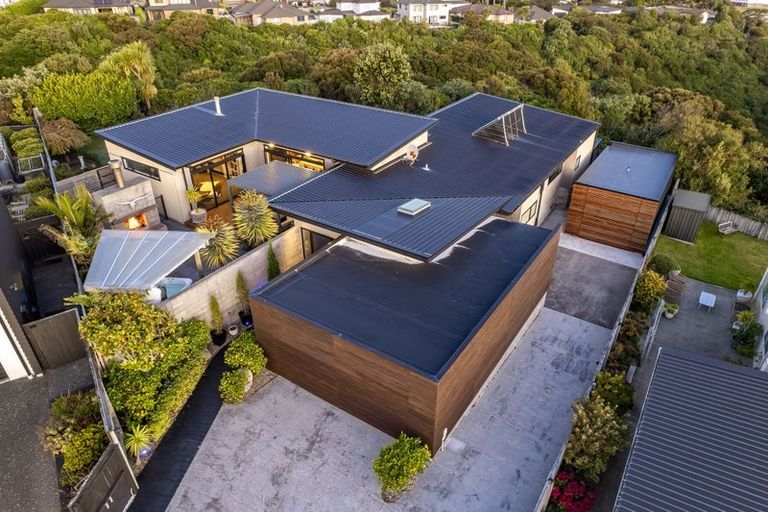 Photo of property in 11 Sumner Terrace, Aotea, Porirua, 5024