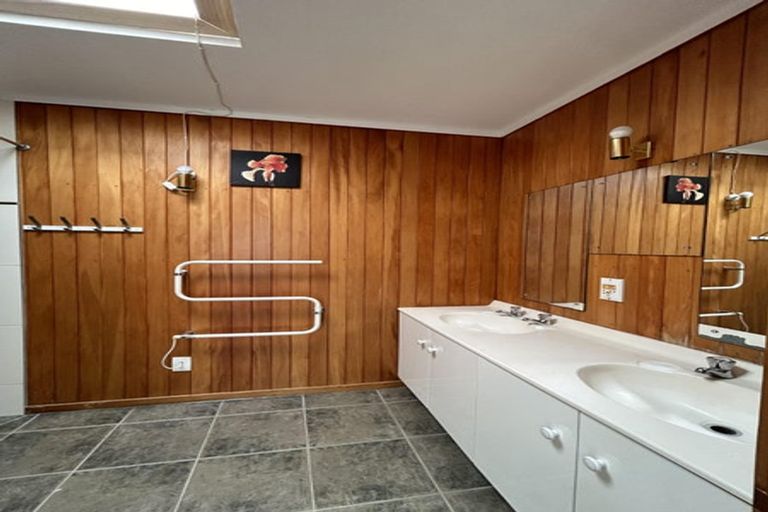Photo of property in 102 Marina View Drive, West Harbour, Auckland, 0618