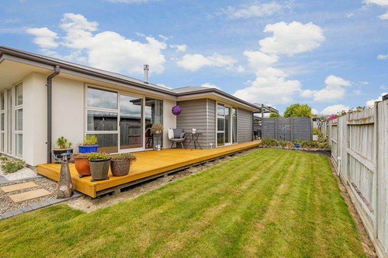 Photo of property in 11 Monaco Grove, Fitzherbert, Palmerston North, 4410