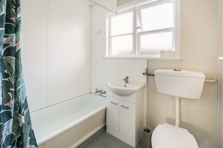 Photo of property in 10/8 Compton Crescent, Taita, Lower Hutt, 5011