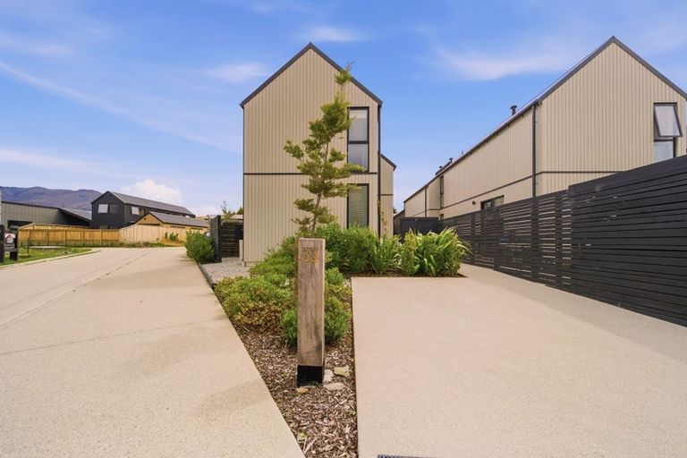 Photo of property in 33 Casterway Crescent, Jacks Point, 9371