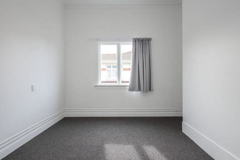 Photo of property in 114 Macandrew Road, South Dunedin, Dunedin, 9012